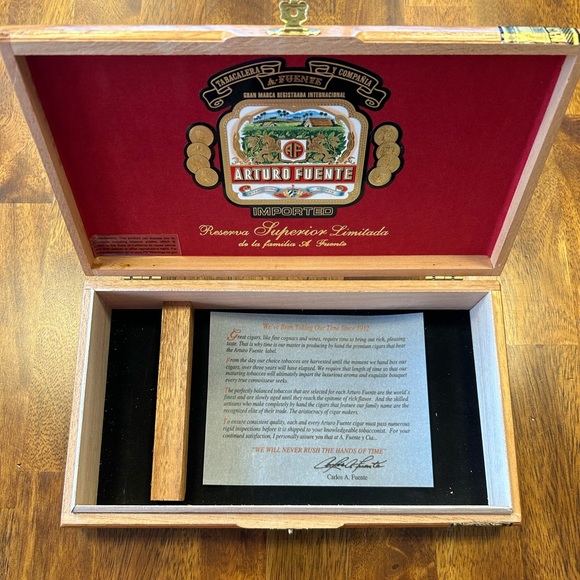 Arturo Fuente Anejo Reserva Box - Picture 2 of 5